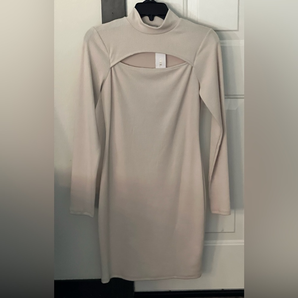 Beige cream cut out dress NWT women’s size M .